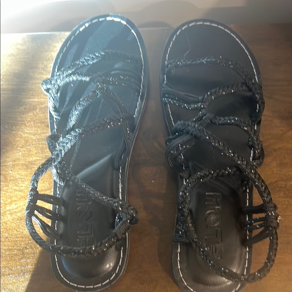 Vines Islandwear Women's Silver Lining Empress Flat Size 9